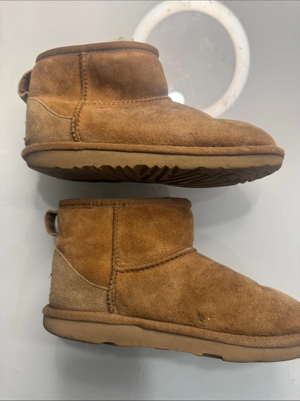 Uggs kid 4 or 5